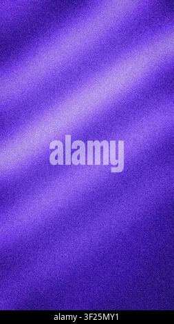 Abstrakter vertikaler körniger Hintergrund mit tiefen Indigo-, Violett- und elektrisch-lila Verläufen. Eine verschwommene Lo-Fi-Textur mit hellen Streifen für modernes Wal Stockfoto