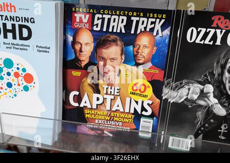 TV Guide Special Collector's Issue Star Trek Die Originalserie Captain Kirk und Captain Picard Magazincover Stockfoto