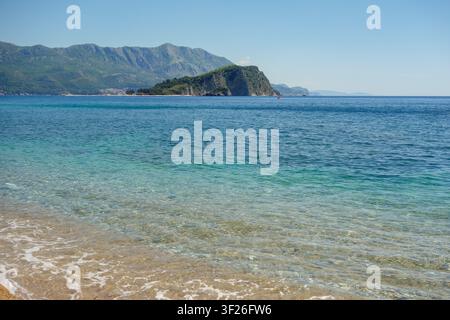 Insel Sveti Nikola in der Budva-Riviera, Küste von Montenegro. Stockfoto