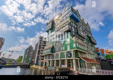 ZAANDAM, NIEDERLANDE, 20. JULI – Inntel Hotels Amsterdam Zaandam, ein beliebtes 4-Sterne-Hotel im Zentrum von Zaandam, Niederlande Stockfoto