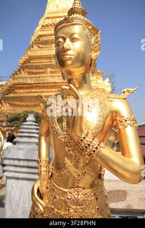 Kinnara am Wat Phra Kaew, Bangkok, Thailand Stockfoto