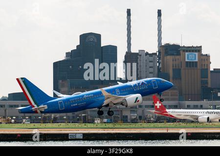 London, UK, 17. Juli 2026. Flugzeuge am London City Airport. EI-MVB ITA Airways Airbus A220-100. Credit:Stephen Keable/Alamy Live News Stockfoto