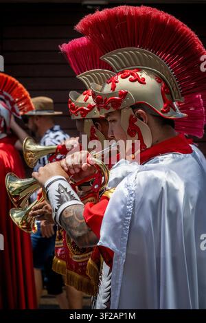 Kostümierte Musiker während einer Semana-Santa-Prozession in Cartago, Costa Rica Stockfoto