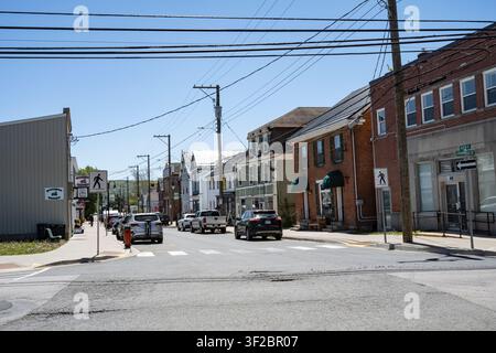 Blick nach Süden auf die Queen Street von der Granville Street im Stadtzentrum von Bridgetown, Nova Scotia, Kanada Stockfoto
