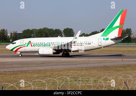 Eine Aeroitalia (Hello Jets) Boeing 737-700 landet am Flughafen Mailand Linate.Im Juni 2025 erklärte ein italienisches Gericht, dass der Name und das Branding von Aeroitalia zu ähnlich an Alitalia seien, und veranlasste Aeroitalia, den Namen und das Branding zu ändern.In Februar 2026 gab das Unternehmen bekannt, dass eine Vereinbarung mit ITA zur Fortsetzung der Nutzung des Namens und Brandings von Aeroitalia erzielt wurde und der Rechtsstreit fallengelassen wurde. (Foto von Fabrizio Gandolfo / SOPA Images/Sipa USA) Stockfoto