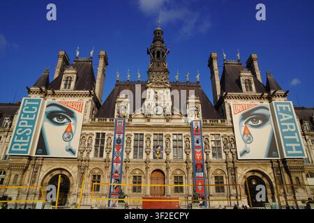 Fassade des Pariser Rathauses im Sonnenschein, Paris, Frankreich Stockfoto