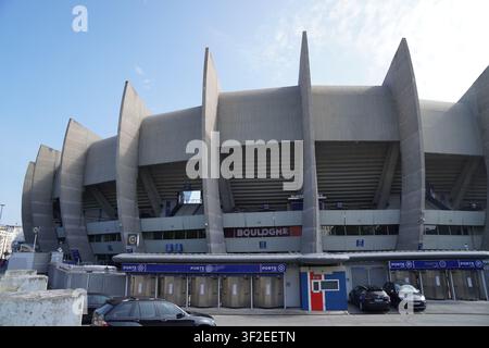 Die brutalistische Fassade des Parc des Princes Stadions, Paris, Frankreich Stockfoto