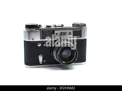 Vintage-35-mm-Filmkamera auf weißem Hintergrund Stockfoto