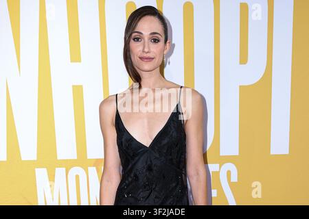 MANHATTAN, NEW YORK CITY, NEW YORK, USA - 13. JULI: Emmy Rossum trägt Giuseppe Zanotti Intriigo Zoe 105 Schuhe und kommt zur Eröffnungsnacht von 'The Whoopi Monologues' im Mitzi E. Newhouse Theater am Lincoln Center for the Performing Arts im Lincoln Center am 13. Juli 2026 in Manhattan, New York City, New York, Vereinigte Staaten. (Foto von Image Press Agency) Stockfoto