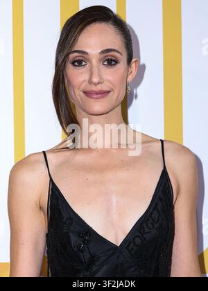 MANHATTAN, NEW YORK CITY, NEW YORK, USA - 13. JULI: Emmy Rossum trägt Giuseppe Zanotti Intriigo Zoe 105 Schuhe und kommt zur Eröffnungsnacht von 'The Whoopi Monologues' im Mitzi E. Newhouse Theater am Lincoln Center for the Performing Arts im Lincoln Center am 13. Juli 2026 in Manhattan, New York City, New York, Vereinigte Staaten. (Foto von Image Press Agency) Stockfoto