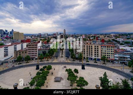 Hochwinkel-Panorama der Plaza de la República und der Skyline von Mexiko-Stadt in der Dämmerung, Mexiko Stockfoto