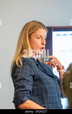 Mitarbeiter der Agentur nehmen an einem Management-Trainingsteilnahme. Stockfoto