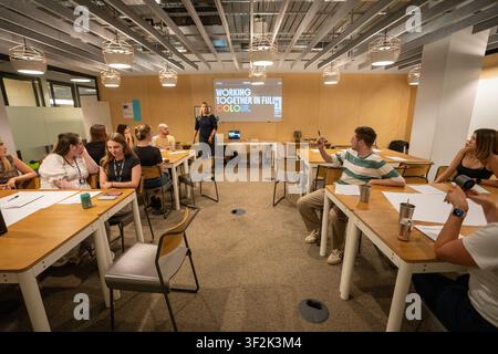 Mitarbeiter der Agentur nehmen an einem Management-Trainingsteilnahme. Stockfoto