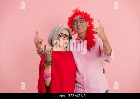 Reifes Paar hat Spaß und genießt das Leben gemeinsam Stockfoto