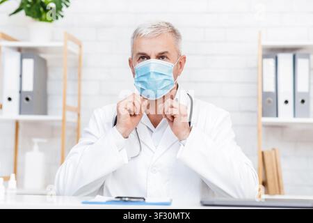 Medizinische Fachkräfte und moderne Medizin in Coronavirus covid-19 Pandemie Stockfoto