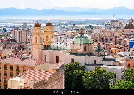 Luftbild der Kollegiatkirche Santa Anna in Cagliari, Sardinien, Italien Stockfoto