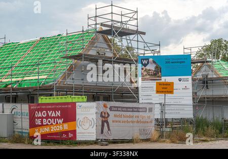Ede, Niederlande, 16.07.2026, Neue Wohnsiedlung im Stadtteil Wethoudersbuurt in Ede mit modernen Häusern im Bau Stockfoto