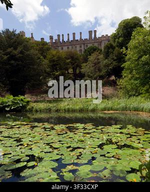 Ansicht der WasserGärten auf dem Gelände von Arundel Castle Stockfoto