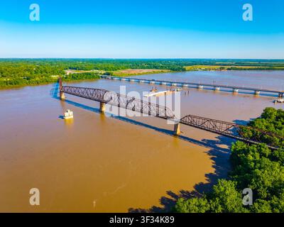 Luftbild der historischen Old Chain of Rocks Bridge, die den Mississippi zwischen Illinois und Missouri überspannt Stockfoto