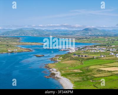 Luftbild der Stadt Portmagee in der Grafschaft Kerry, Irland Stockfoto