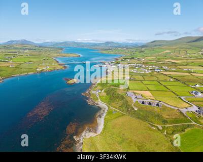 Luftbild der Stadt Portmagee in der Grafschaft Kerry, Irland Stockfoto