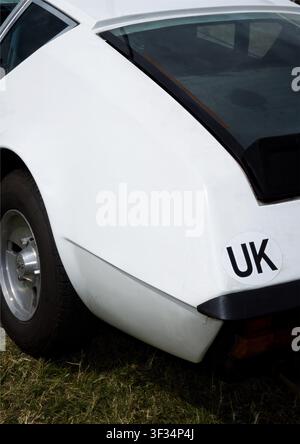 Detail der Hinterecke eines weißen Oldtimer-Sportwagens Stockfoto