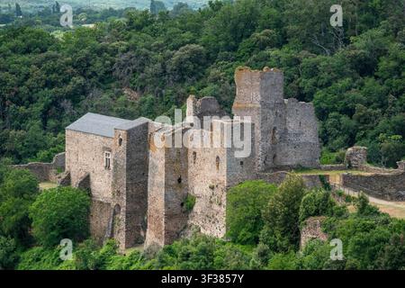 Paragleiter über Gruntal von einem Bergrücken aus mit panoramischem Luftbild der Landschaft Stockfoto