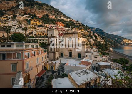Die Kirche Santa Maria Assunta in Positano, Italien Stockfoto