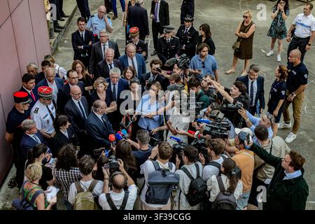 Bordeaux, Frankreich. 22. Juli 2026. © PHOTOPQR/SUD OUEST/GUILLAUME BONNAUD ; Bordeaux ; 22/07/2026 ; LE 22 JUILLET 2026/A BORDEAUX/LAURENT NUNEZ /LE MINISTRE DE INTERIEUR EN VISITE A LA CASERNE D'ORNANO SUITE AUX 2 POMPIERS DECEDES A MERIGNAC/ BORDEAUX/FRANCE JULY 22ND 2026. LAURENT NUNEZ/DER INNENMINISTER BESUCHT DIE FEUERWACHE ORNANO NACH DEM TODES ZWEIER FEUERLEUTE IN MÉRIGNAC BEI DER BEKÄMPFUNG EINES BRANDES. Credit: MAXPPP/Alamy Live News Stockfoto