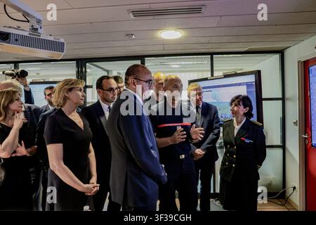 Bordeaux, Frankreich. 22. Juli 2026. © PHOTOPQR/SUD OUEST/GUILLAUME BONNAUD ; Bordeaux ; 22/07/2026 ; LE 22 JUILLET 2026/A BORDEAUX/LAURENT NUNEZ /LE MINISTRE DE INTERIEUR EN VISITE A LA CASERNE D'ORNANO SUITE AUX 2 POMPIERS DECEDES A MERIGNAC/ BORDEAUX/FRANCE JULY 22ND 2026. LAURENT NUNEZ/DER INNENMINISTER BESUCHT DIE FEUERWACHE ORNANO NACH DEM TODES ZWEIER FEUERLEUTE IN MÉRIGNAC BEI DER BEKÄMPFUNG EINES BRANDES. Credit: MAXPPP/Alamy Live News Stockfoto