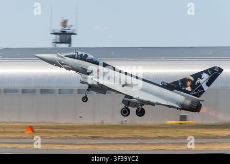 Italienische Luftwaffe Eurofighter Typhoon startet auf der Farnborough International Airshow 2026. Aeronautica Militare Eurofighter F-2000A Typhoon Stockfoto