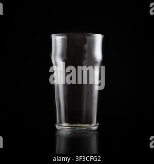 Alkohol in Bar oder Pub, Gericht zur freien Zeit und Bierabend Stockfoto