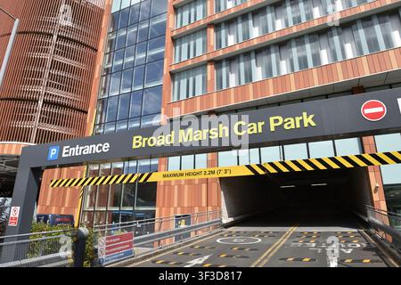 Busbahnhof und Parkplatzbrett Marsh in Nottingham, UK. Stockfoto
