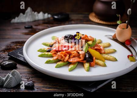 Knuspriges Schweinehalsfleisch mit knusprigem Melonen in Teriyaki-Sauce gebraten Stockfoto