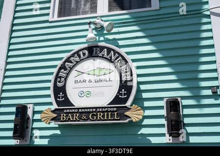 Grand Banker Bar & Grill-Schild in der Montague Street im Stadtzentrum von Lunenburg, Nova Scotia, Kanada Stockfoto