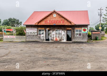 Elderkin’s Farm Market & Bakery, gelegen an der Elderkin Drive in Greenwich in der Nähe von Wolfville, Nova Scotia, Kanada, verkauft selbst gebackene Waren, Eiscreme und hausgemachte Hummerbrötchen. Laut der Familie Elderkin betreiben sie die Obstgärten an diesem Standort seit 1760 und produzieren seit 2000 auch ihren eigenen Apfelwein Stockfoto