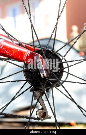 Vintage-Fahrrad-Nabenrad und Umwerfer-Mechanismus Stockfoto
