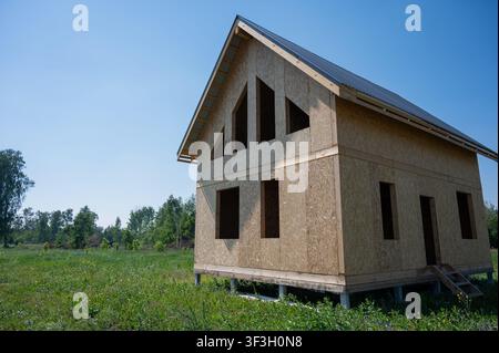 SIP-Plattenhaus ohne Fenster. Stockfoto