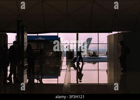 Morgendlicher Passagierverkehr am Hong Kong International Airport Stockfoto