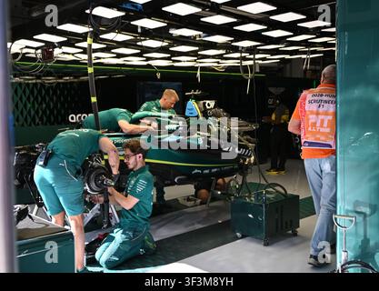 07.24.2026, Hungaroring, Budapest, FORMULA 1 AWS UNGARISCHES GRAND PRIX 2026, auf dem Bild Mechaniker, der an Lance Strolls (Kanada) Auto arbeitet, Aston Martin Aramco Formula One Team. Stockfoto