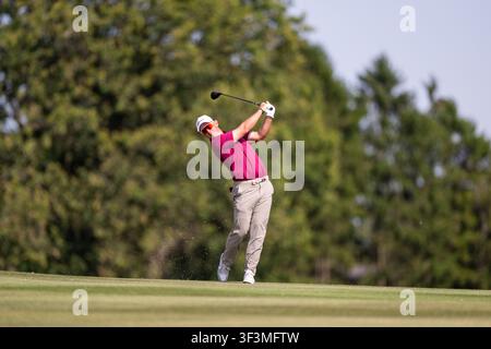 UTTOXETER, ENGLAND - 24. JULI: Lucas Herbert von Ripper GC spielt seinen Annaherflug auf Loch 10 während Tag 2 der LIV Golf UK Präsentiert von JCB im JCB Golf & Country Club am 24. Juli 2026 in Uttoxeter. Credit: BGBImages/Alamy Live News Stockfoto
