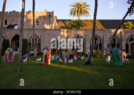 Freiluft-Krippenspiel auf dem Rasen einer historischen Kirche in Palm Beach, Florida, am 1. Januar 2026 Stockfoto