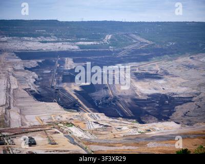 Riesiger Eimerrad-Bagger im Einsatz im Tagebau Hambach: Europas größter Tagebau, Deutschland Stockfoto