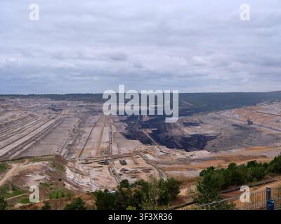 Riesen-Bucket-Wheel-Bagger im Tagebau Hambach im Einsatz: Europas größte Open-Pit-Betrieb, Deutschland Stockfoto