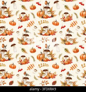 Herbstlich leuchtendes nahtloses Muster mit Waldpilzen, Kürbissen, Beeren und Blättern auf gestreiftem Hintergrund. Handgemaltes Aquarell-mustert mit gemütlichem Herbstmotiv Stockfoto