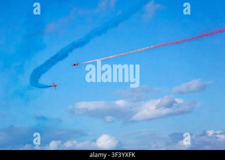 England, Devon, Dartmouth, Royal Air Force Red Arrows führen Aerobatic Display bei der Dartmouth Regatta vor Stockfoto