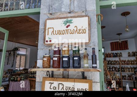 Lagadia, Griechenland – 12. JULI 2026 ist ein Bergdorf und eine ehemalige Gemeinde in Arkadien, Peloponnes, Griechenland. Stockfoto