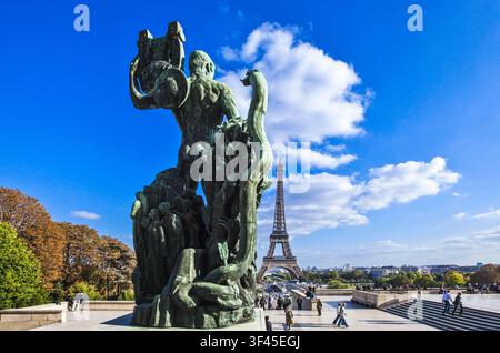 Frankreich, Paris, die Statue des Palais de Chaillot Stockfoto