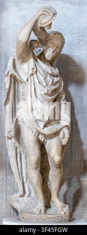 PIETRASANTA, ITALIEN - 24. JUNI 2026: Die Marmorstatue des Heiligen Johannes des Täufers in der Kirche Cattedrale di San Martino von Bastiano Bitozzi (1642). Stockfoto
