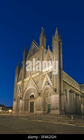 Orvieto-Kathedrale, Duomo di Orvieto; Cattedrale di Santa Maria Assunta, ein architektonisches Denkmal aus dem 14. Jahrhundert im gotischen und romanischen Stil. Stockfoto
